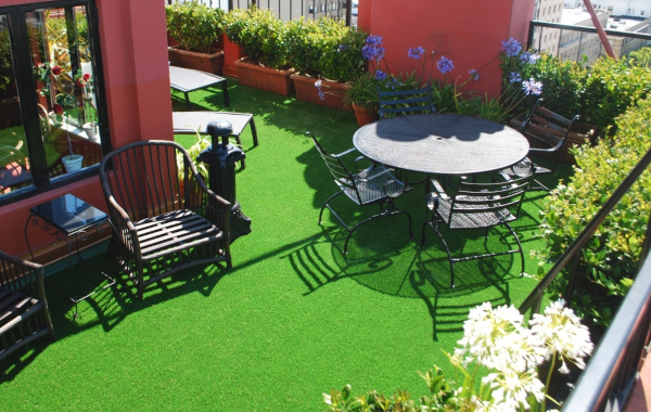 Artificial Grass for Teeny-Tiny Lawns in the San Francisco Bay Area