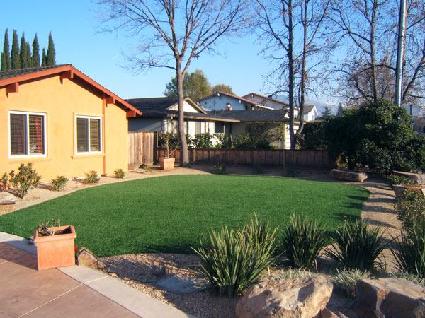 Resilient grass backyard with artificial turf