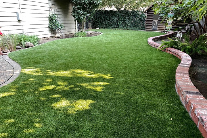 yard Green Lawn with Artificial Turf 720x480